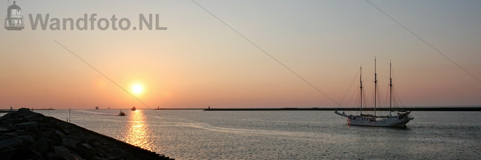 Minerva verlaat IJmuiden terug naar Scheveningen