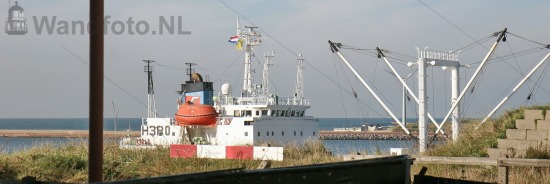 Vrachtschip passeert het semafoor