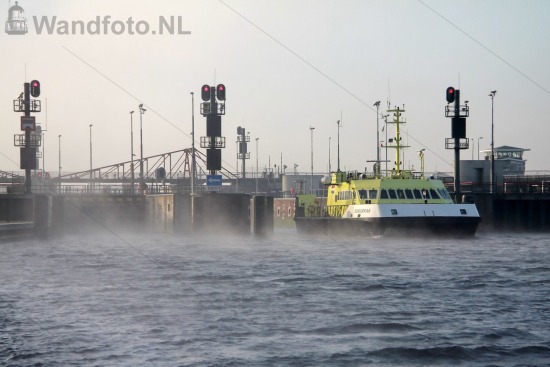 Straffe oostenwind met mistflarden