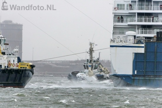 Cruiseferry King of Scandinavia loopt binnen tijdens stormweer