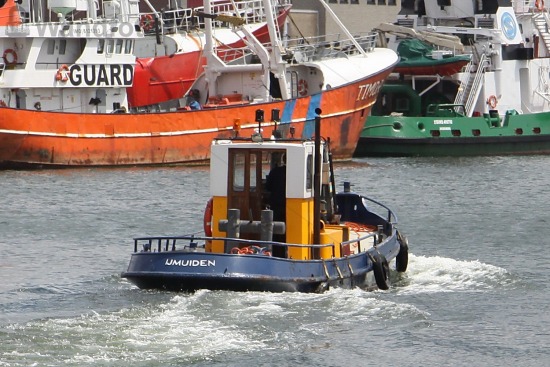 Sleepboot ZHIJ1 in de Haringhaven