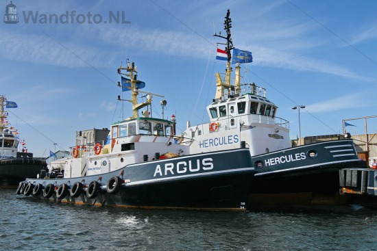 Doop van de sleepboot Triton van Iskes