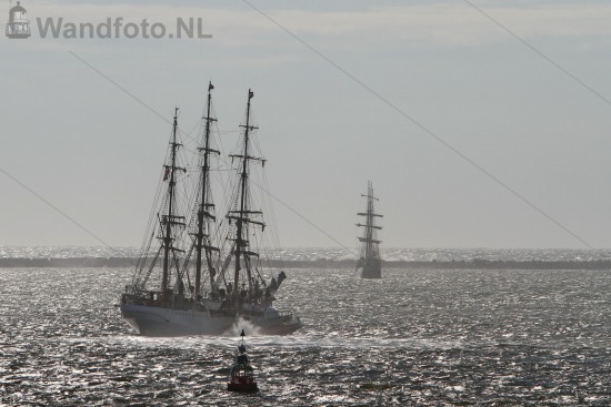 Sail-Out 2010, IJmuiden
Zeilschepen verl;aten IJmuiden
Foto NWFo