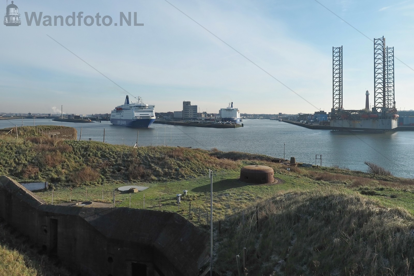 Twee DFDS-ferries Felison Terminal