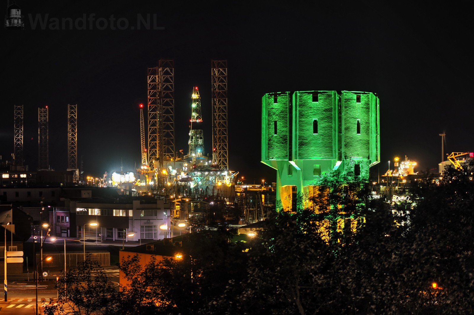 Watertoren verlicht tijdens de week van de Industriecultuur