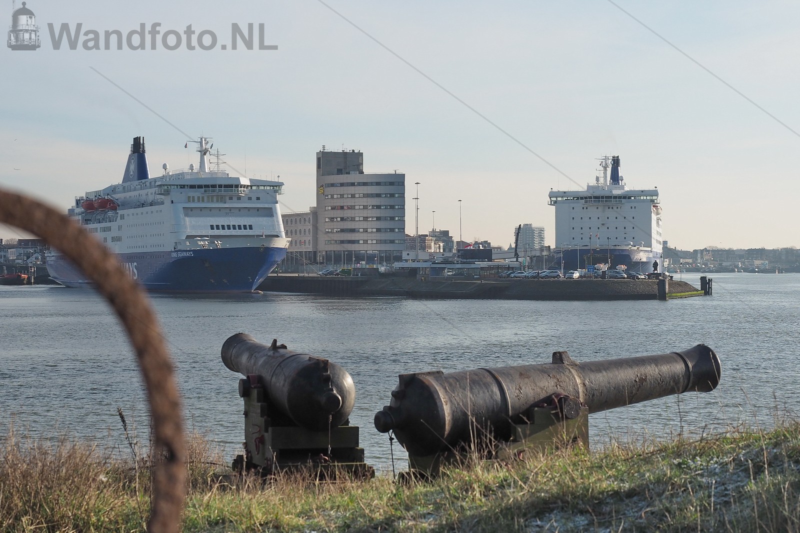 Felison Terminal met twee DFDS-ferries