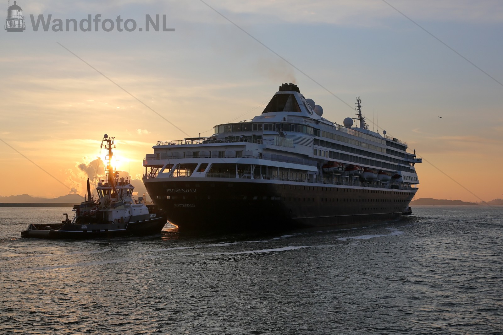 Eerste aankomst HAL cruiseschip Prinsendam