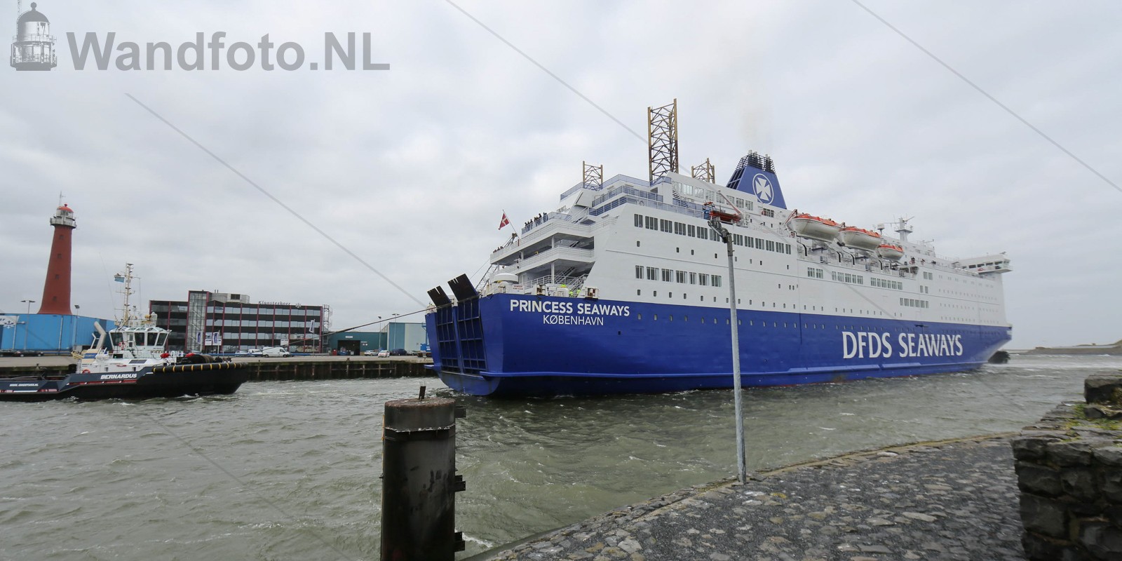 31-03-2015 - Cruiseferry Princess Seawys loopt  binnen t