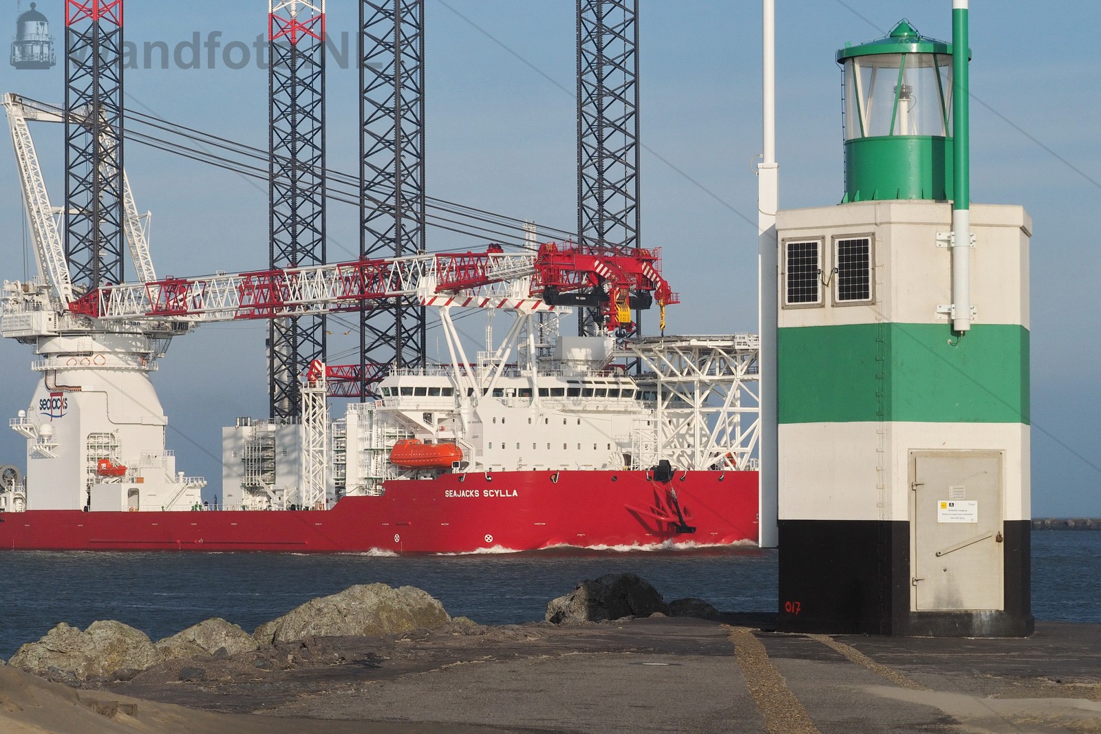 Heftplatform Seajacks Scylla aangekomen in
