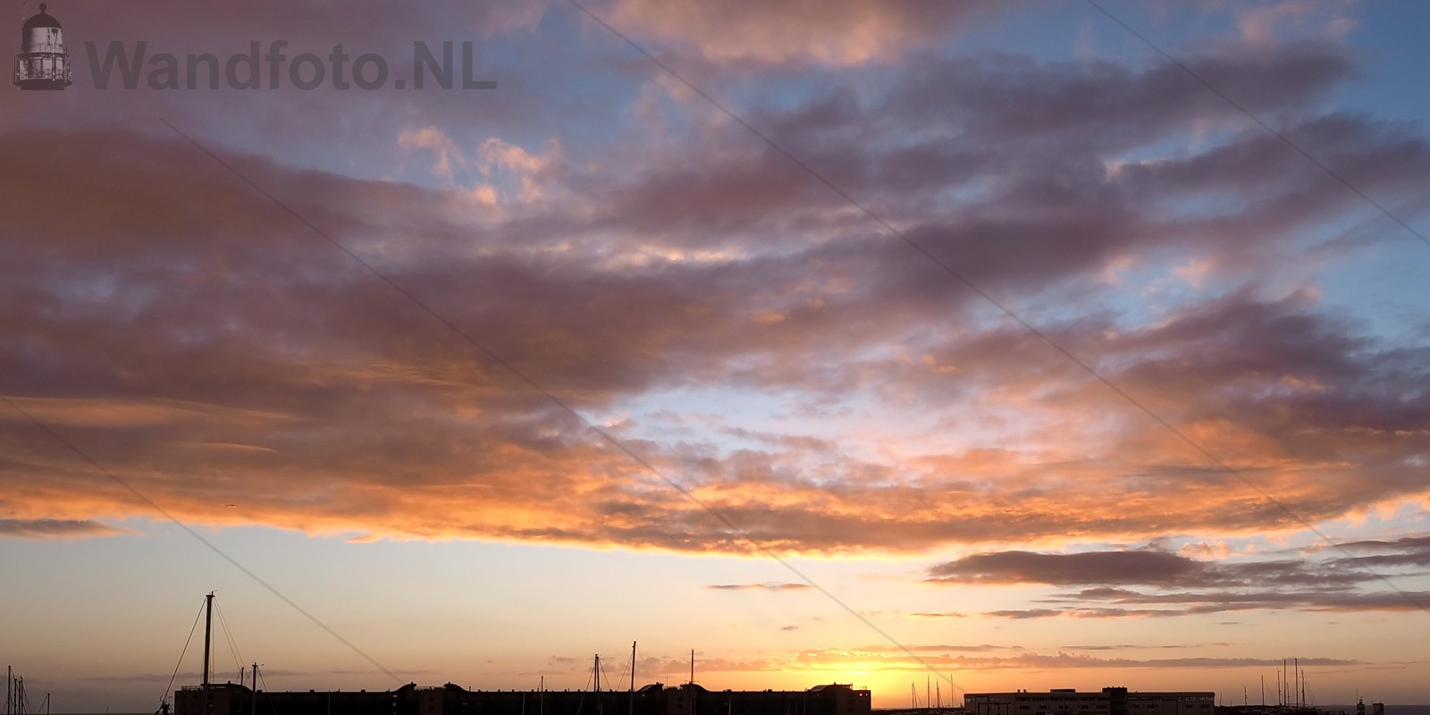 Zicht op Marina Seaport en Zonsondergang