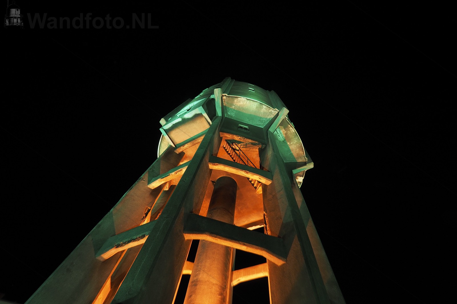 Watertoren verlicht tijdens de week van de Industriecultuur
