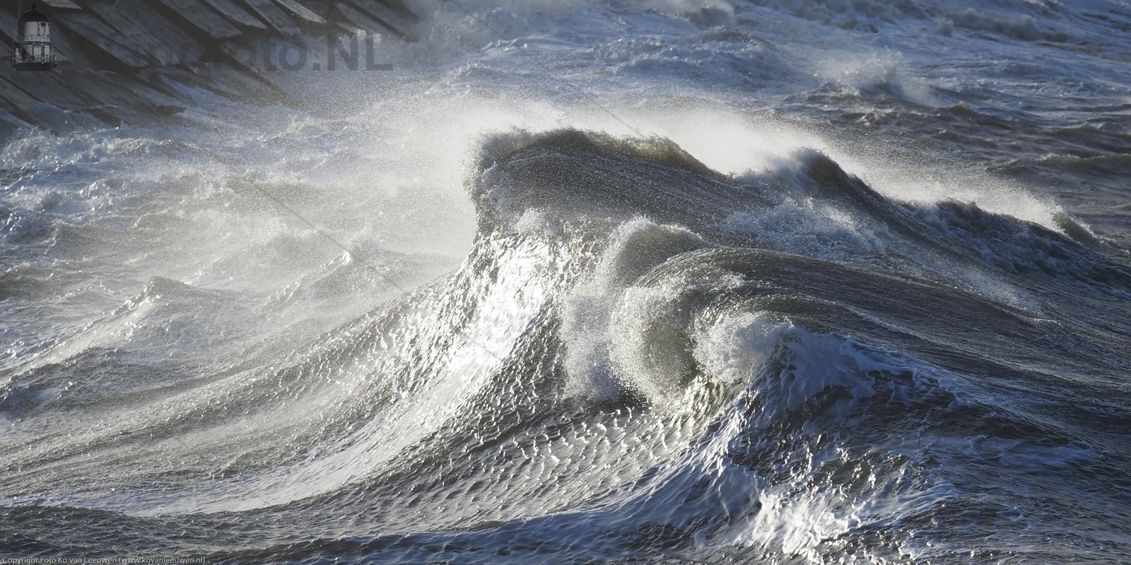Golven tijdens stormweer