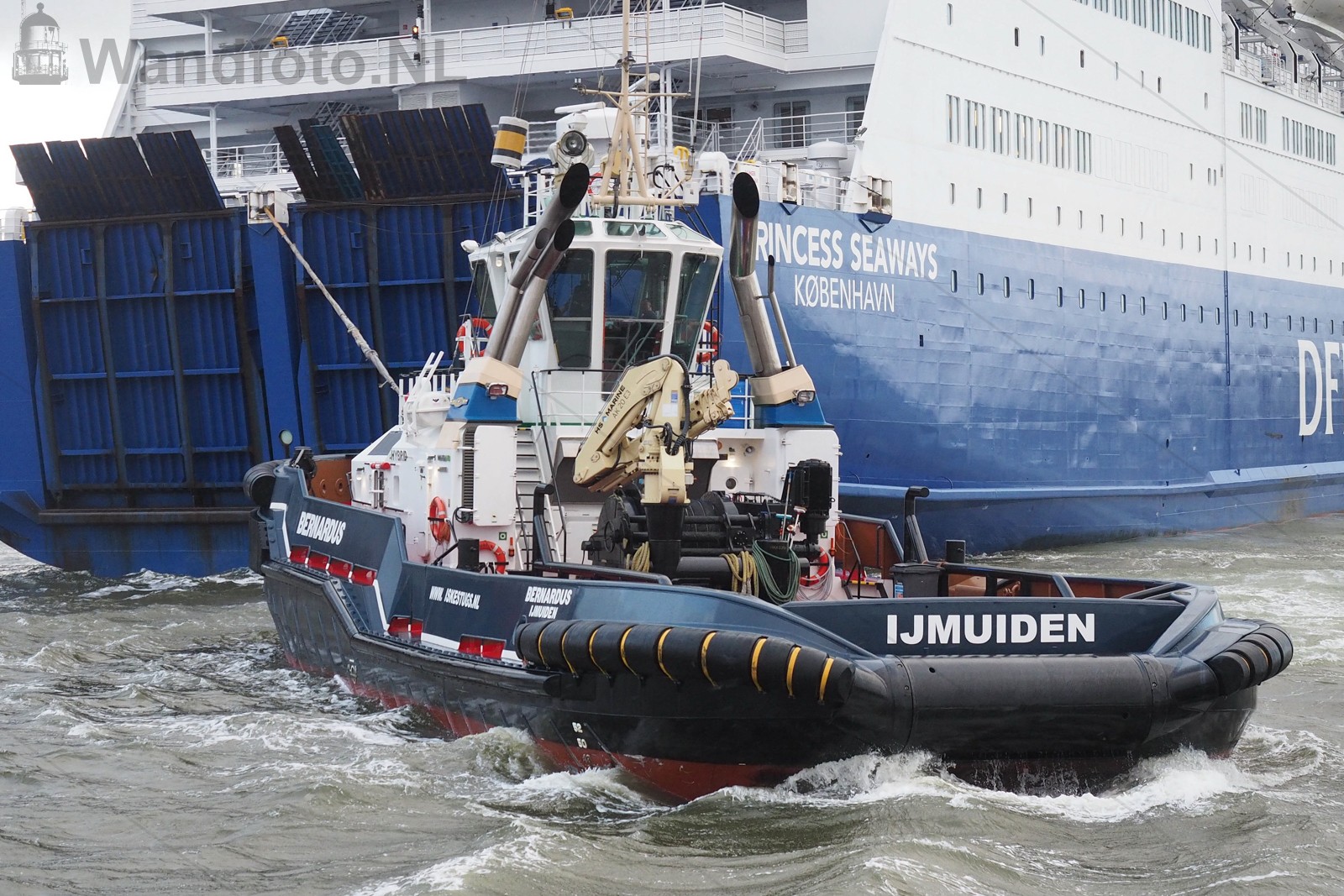 Vissershaven | Cruiseferry Princess Seaways komt binnen met twe