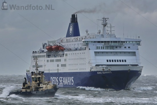 Cruiseferry King Seaways komt verlaat binnen door storm