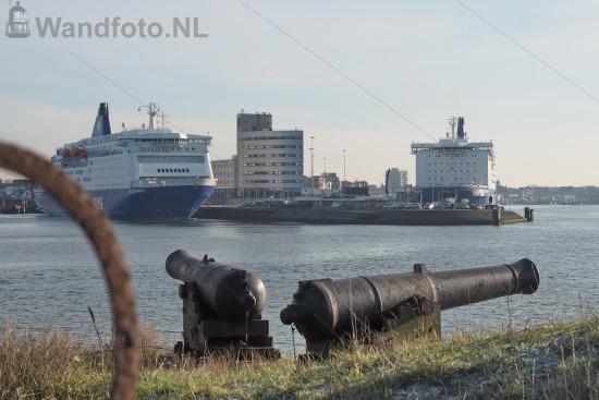 Felison Terminal met twee DFDS-ferries