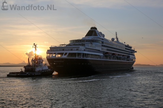 Eerste aankomst HAL cruiseschip Prinsendam