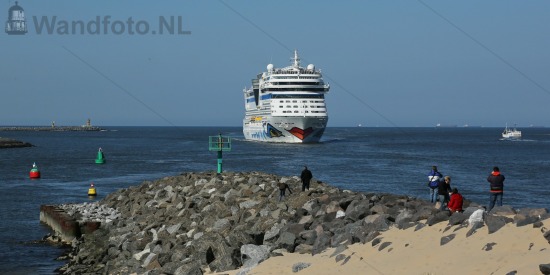Cruiseschip AIDAstella komt aan in