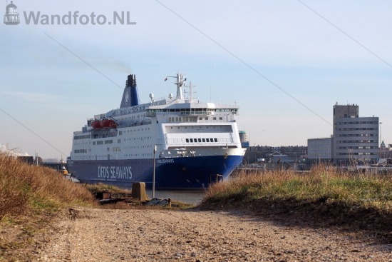 Cruiseferry King Seaways gooit los van de Cruisekade