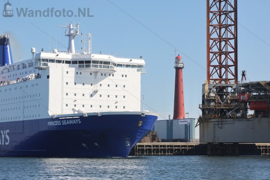 Cruisefery Princess Seaways vertrekt naar zee