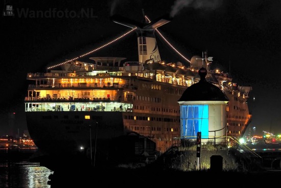 Verlichte toren tijdens de week van de Industriecultuur