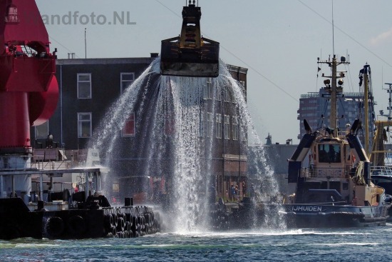 Havenfestival IJmond 2017 |
Water scheppen met havenk