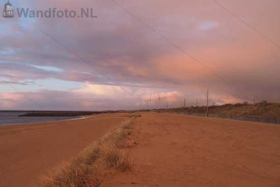 Kleine strand klaar voor de strandhuisjes