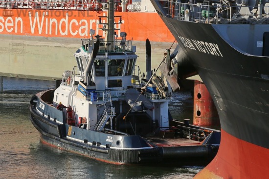 Ocean Victory wordt binnen gesleept