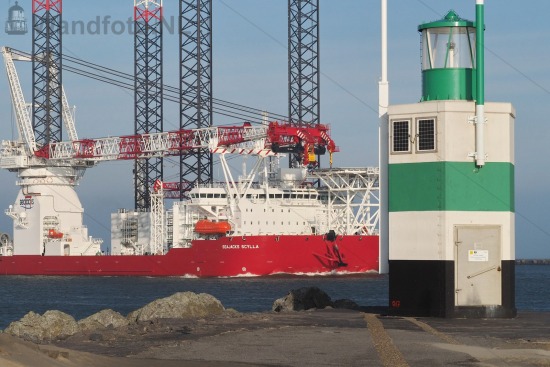 Heftplatform Seajacks Scylla aangekomen in