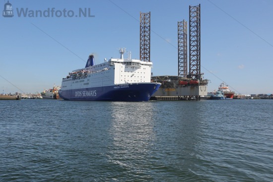 --aspectratio, --bedrijven en organisaties, --bedrijven en organisaties--havengerelateerde bedrijven, --datums, --locaties, --maritieme fotografie, --nld-landcode, --soort-foto, --transport-scheepvaart, --transport-scheepvaart-hefvaartuigen, --transport-scheepvaart-offshorevaartuigen, --transport-scheepvaart-rederijen, --transport-scheepvaart-vaartuigen-schepen, --transport-transport, -3x2, 2015-jaar, 201506, 20150607, FotoKvL, Wandfoto-NL, booreiland onbekend, booreilanden, europa-continent, felison terminal, hefeiland, horizontale foto, ijmond-regio, ijmuiden-plaats, inci-no, kennemerland-regio, kvsa, liggende foto, nederland-land, noord-holland-provincie, rederij dfds seaways, upload-20260526, velsen-gemeente