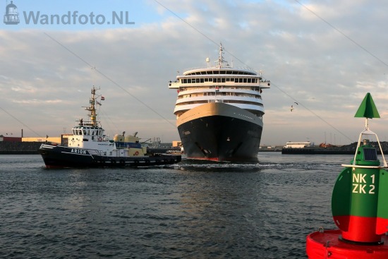 Eerste aankomst HAL cruiseschip Prinsendam