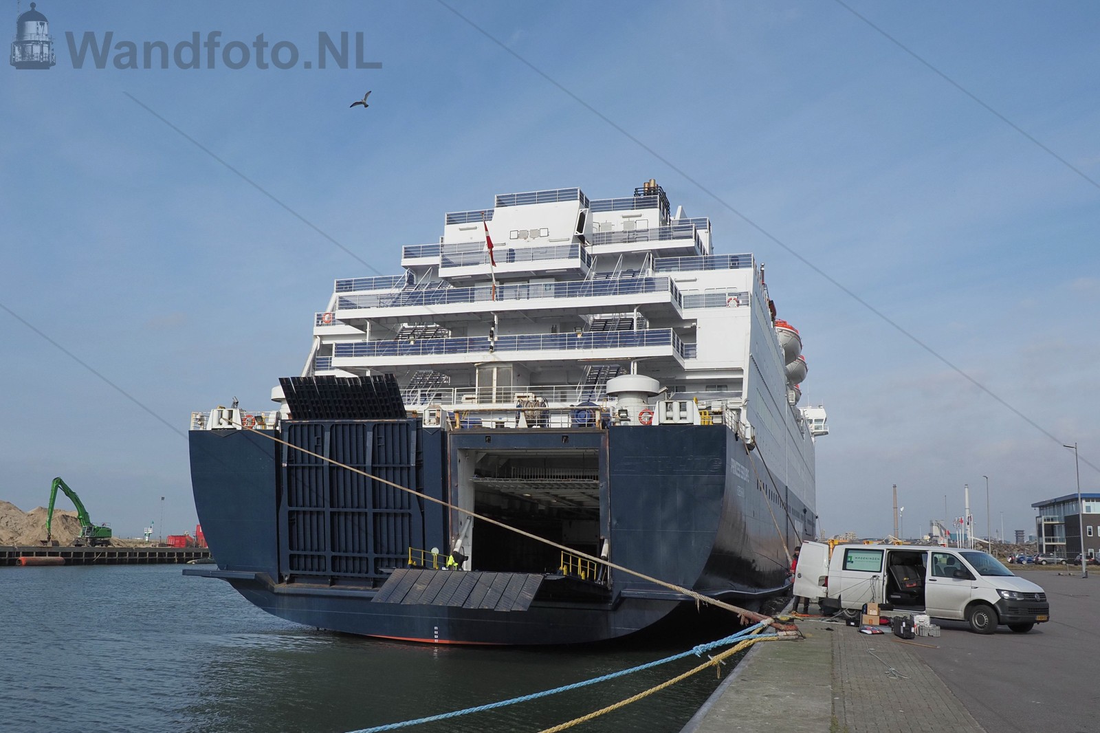 Cruiseferry Princess Seaways aan de kant ivm Corona