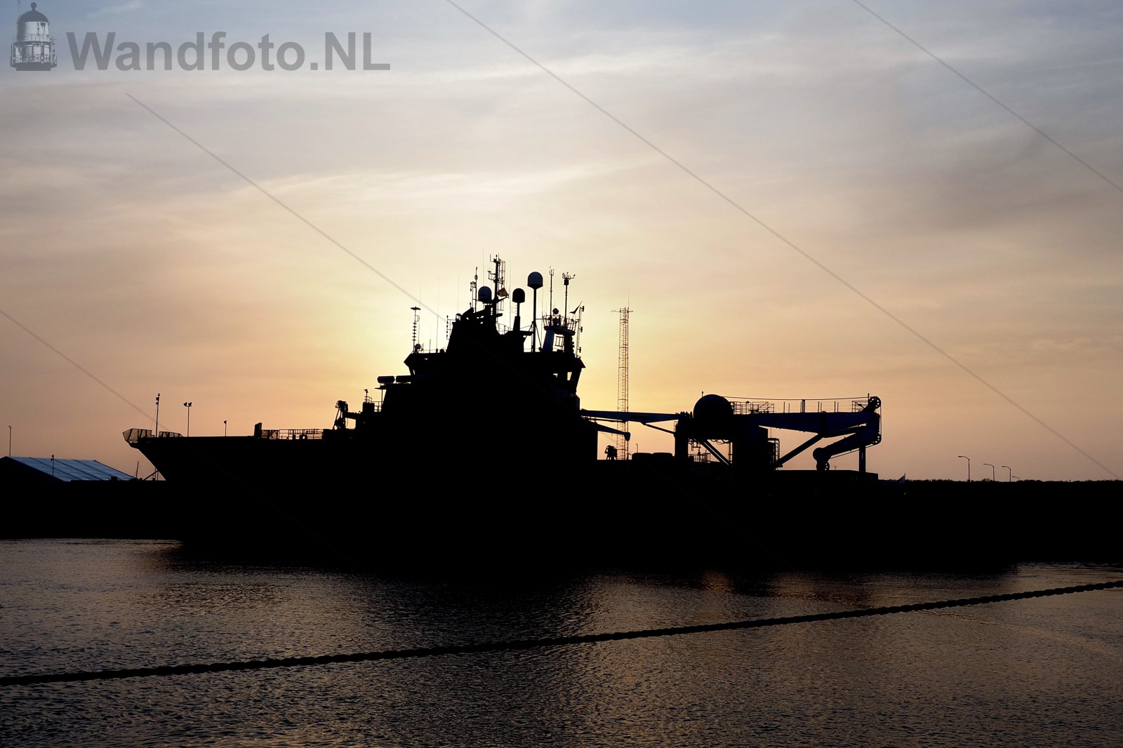 Zonsondergang met research vessel EDT Protea