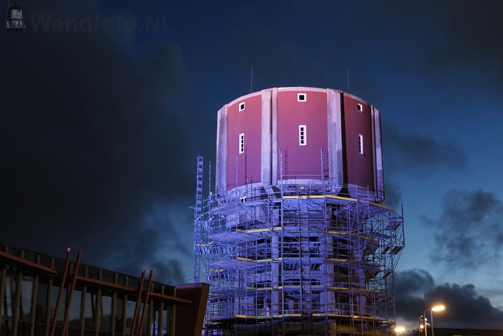 Steigers worden verwijderd van de watertoren