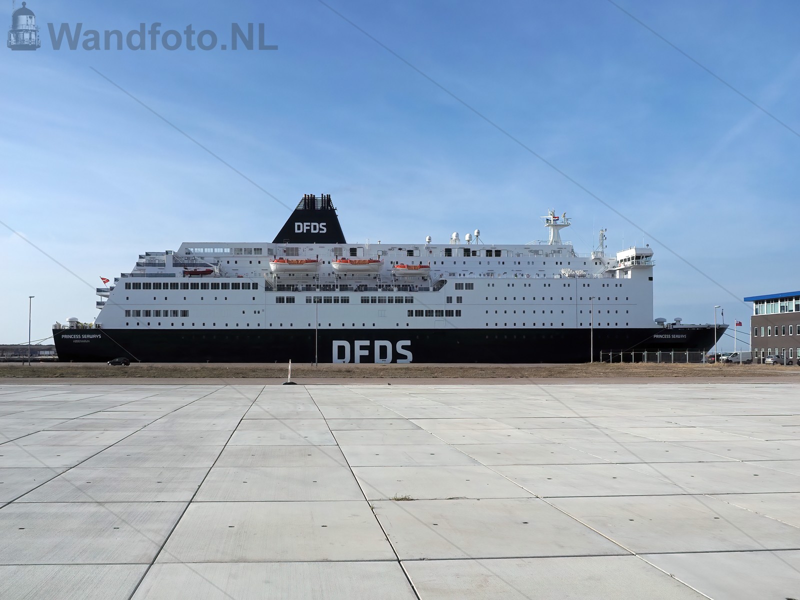 Cruiseferry Princess Seaways aan de kant ivm Corona