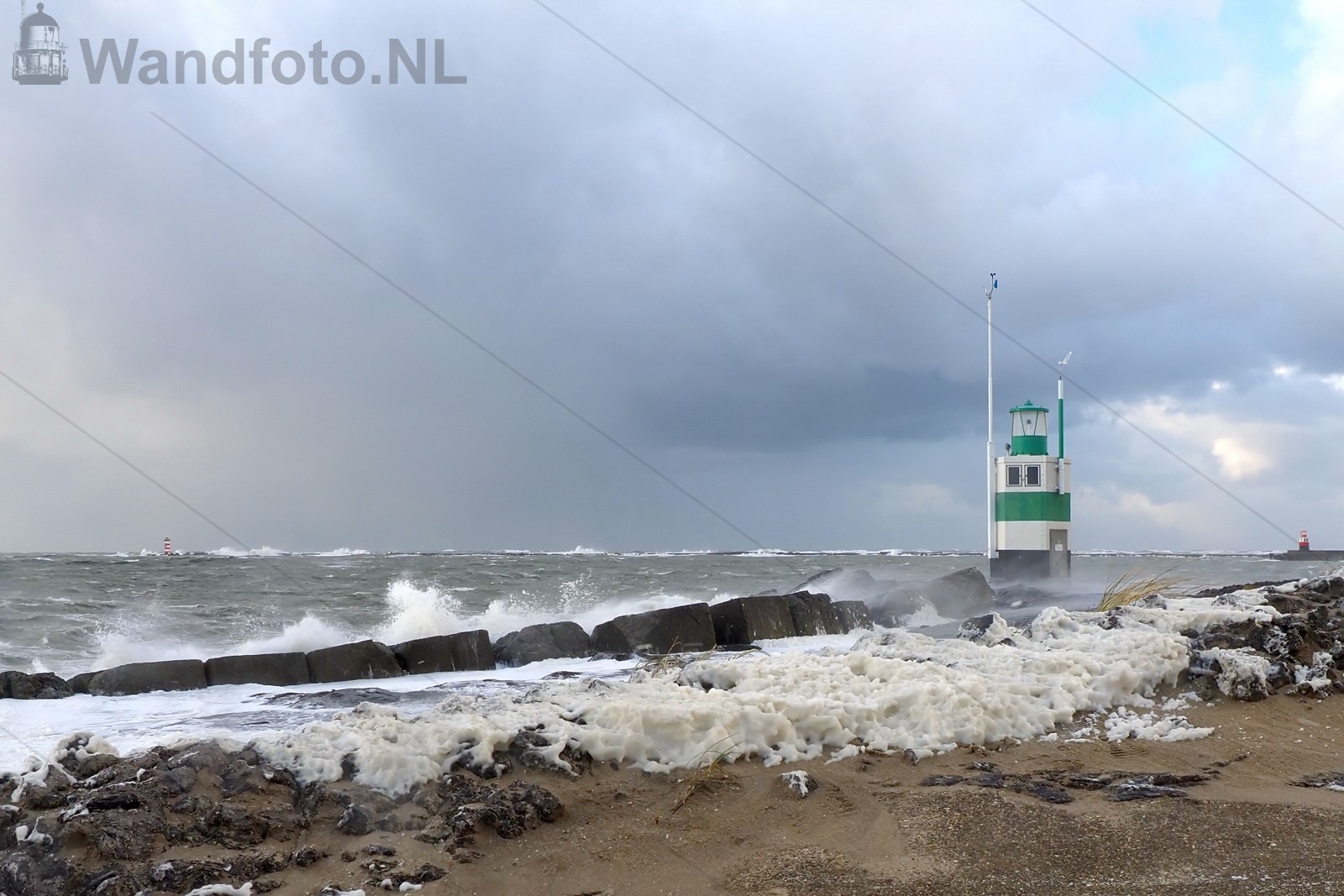 Algenschuim tijdens windkracht 8