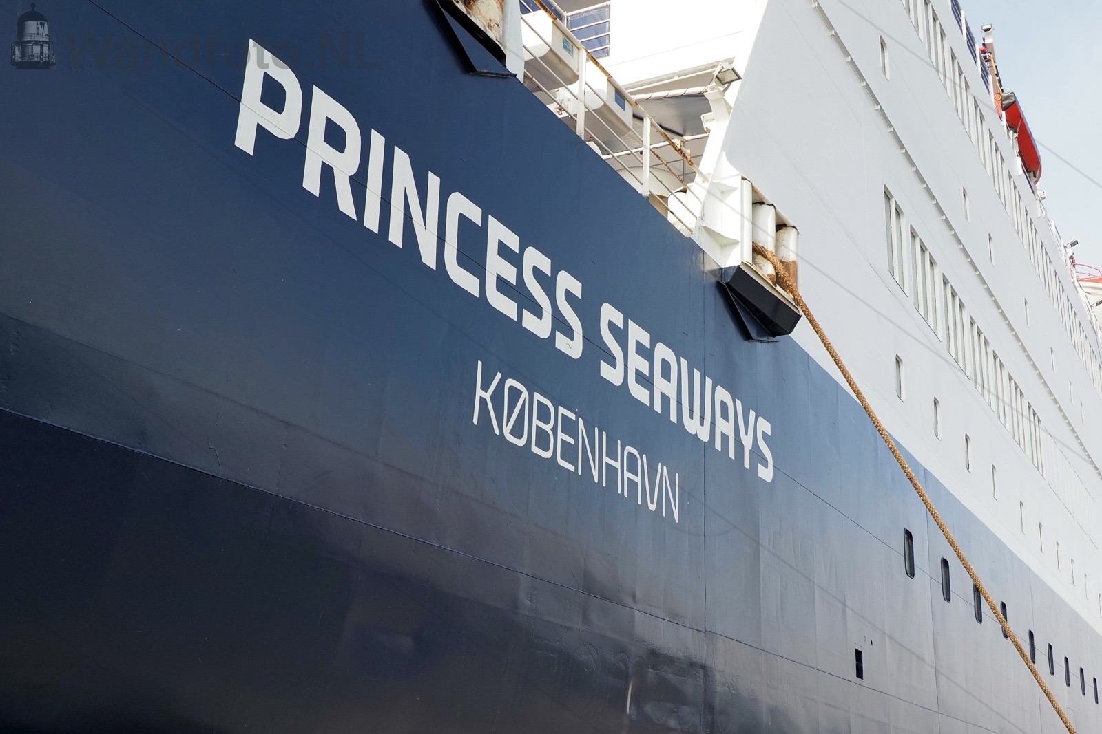 Cruiseferry Princess Seaways aan de kant ivm Corona