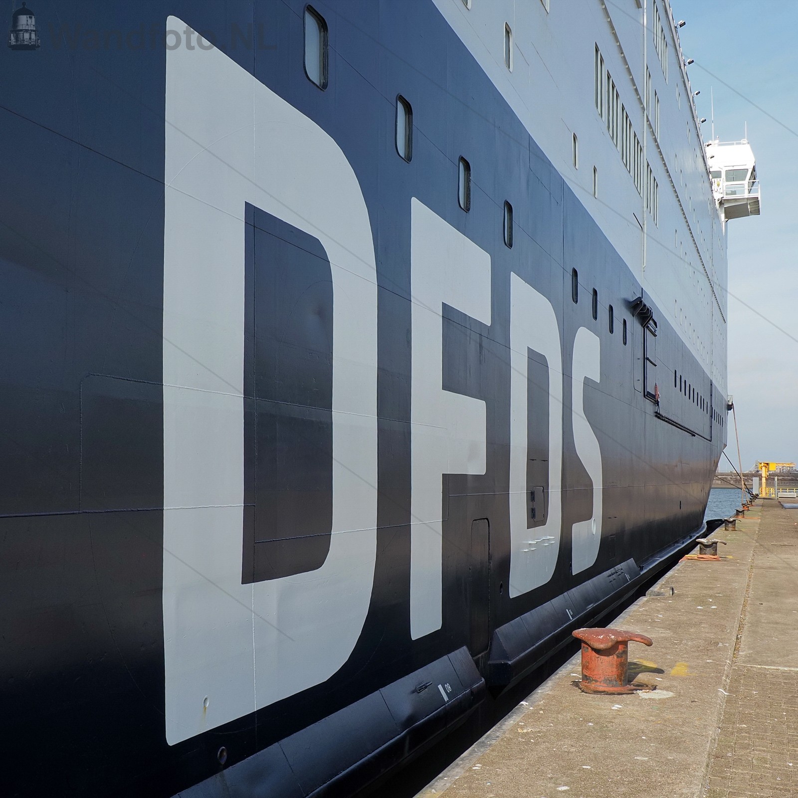 Cruiseferry Princess Seaways aan de kant ivm Corona