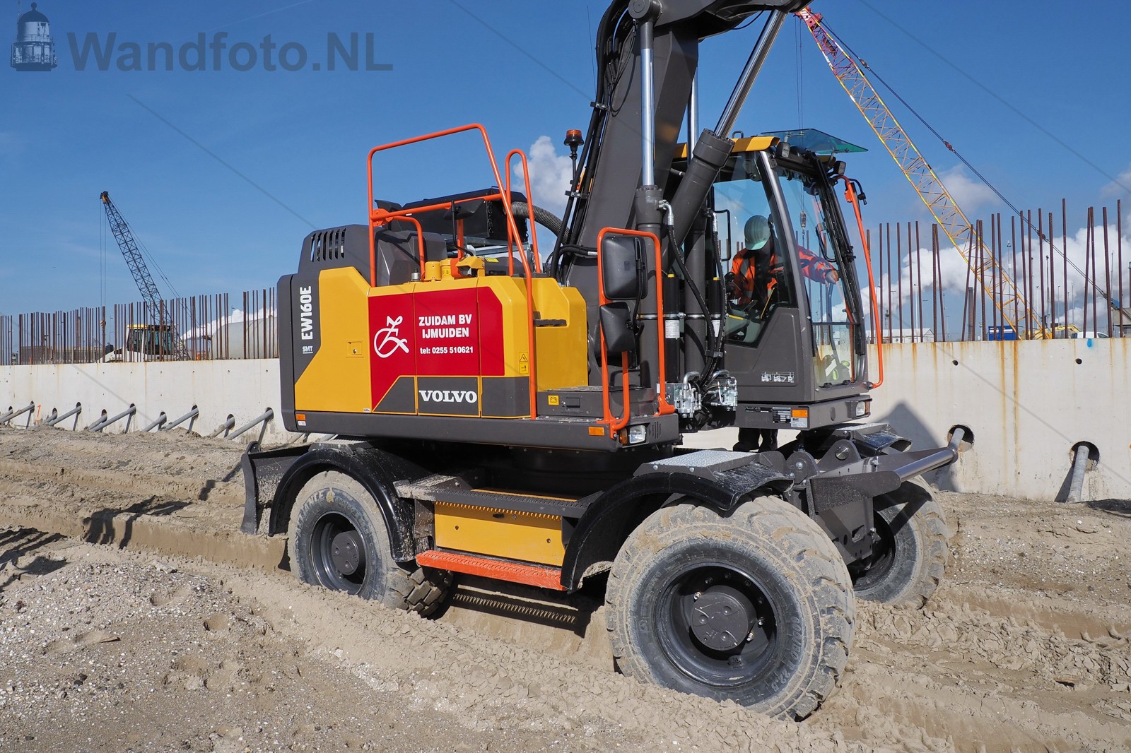 Nieuwe graafmachine voor Zuidam