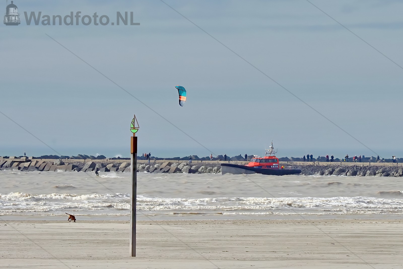 KNRM pikt surfer op