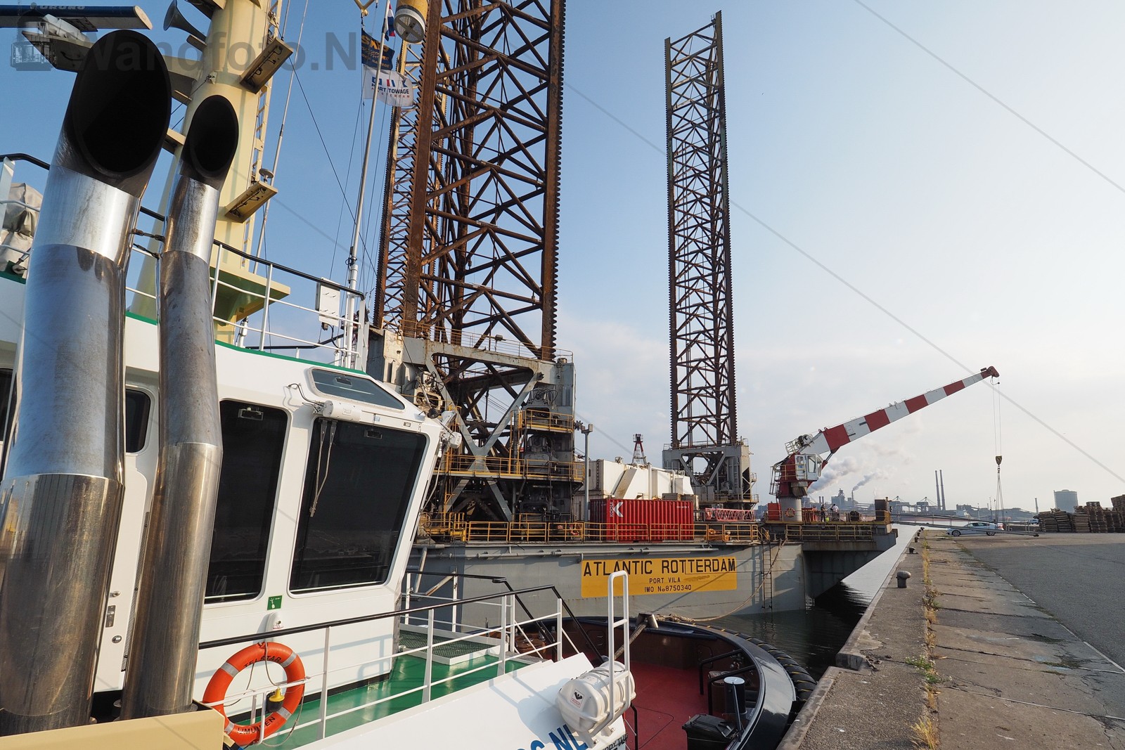 Verplaatsen booreiland Atlantic Rotterdam