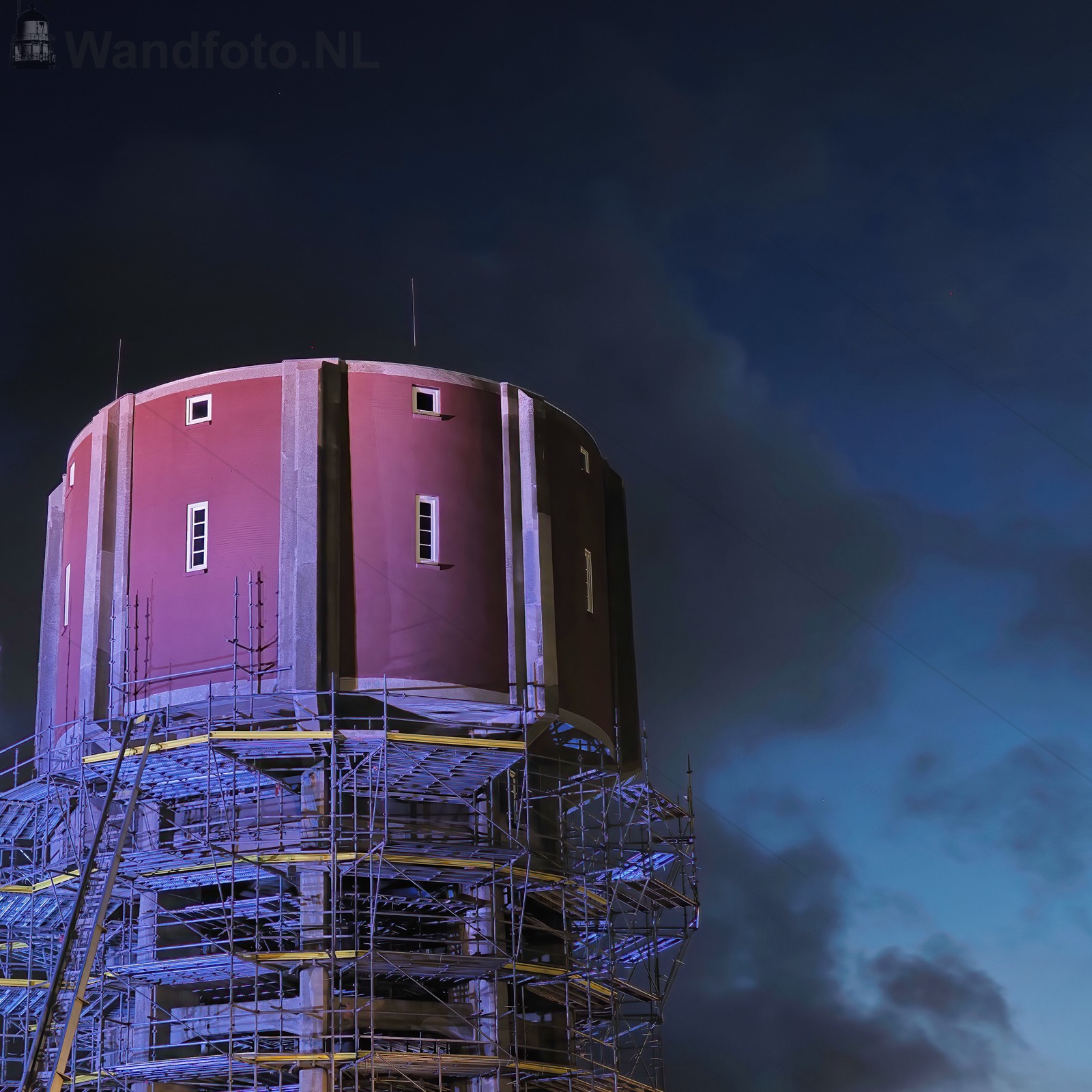 Steigers worden verwijderd van de watertoren