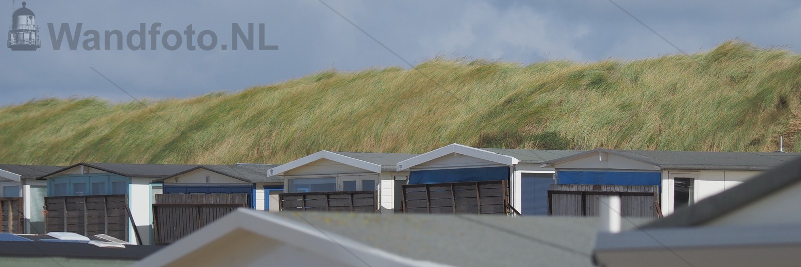 Einde zomerseizoen strandhuisjes gaan van het strand