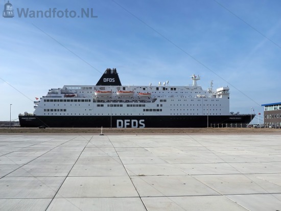 Cruiseferry Princess Seaways aan de kant ivm Corona