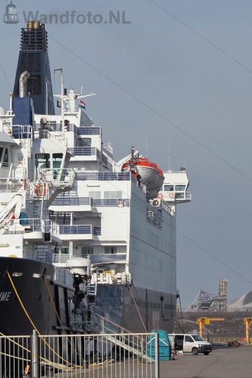 Cruiseferry Princess Seaways aan de kant ivm Corona