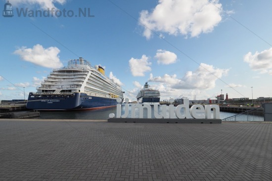 Cruiseschepen Spirit of Discovery en Marella Explorer