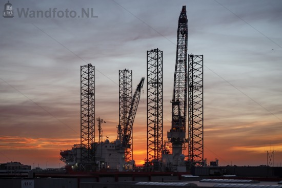 Seafox 5 bij zonsondergang