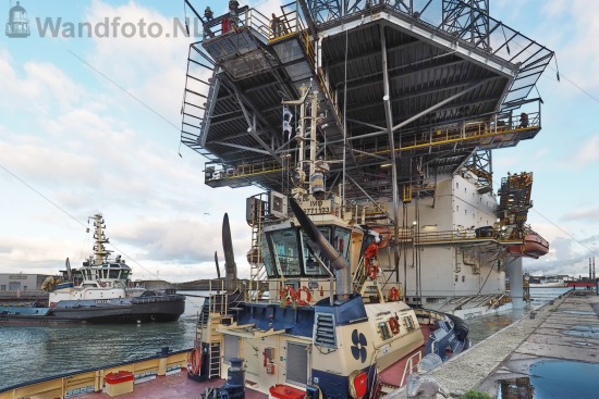 Booreiland Prospector 1 vertrekt naar zee