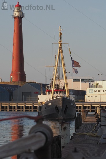 Korpsschip Zaandam onderweg naar Scheepswerf Van Laar