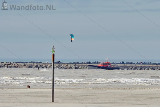 KNRM pikt surfer op