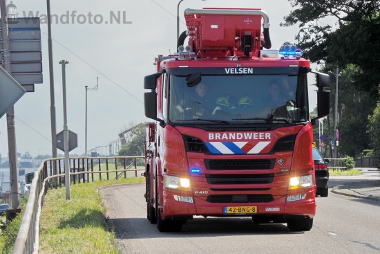 Hoogwerker 12-2450 van brandweer Velsen-Zuid